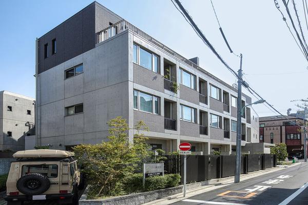 渋谷区神宮前３丁目のマンション