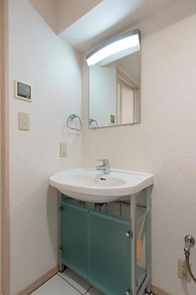 レオーネ三越前