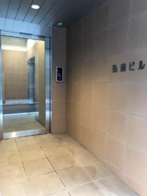 弘進ビル(エントランス)