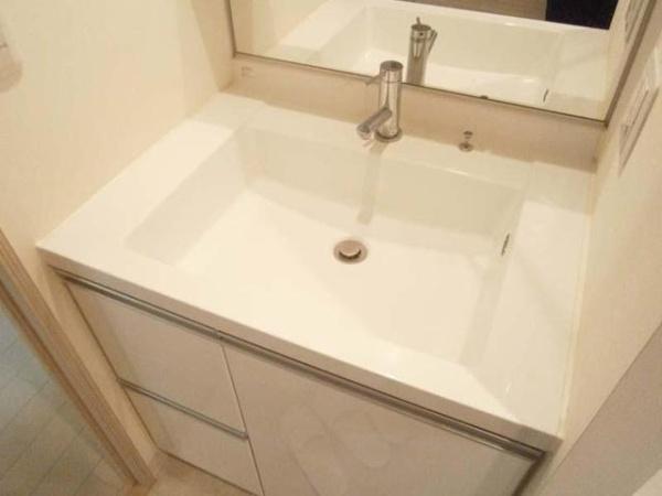 THETOKYOTOWERSMIDTOWER