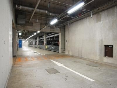 深沢ハウス(駐車場)