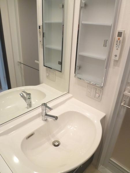 コンフォリア三田EAST(洗面台・洗面所)