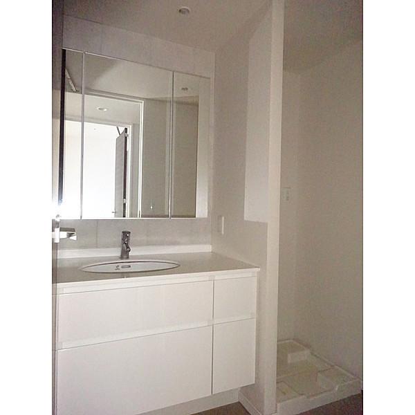 THETOKYOTOWERSSEATOWER