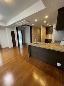 ミッドガーデン赤坂氷川