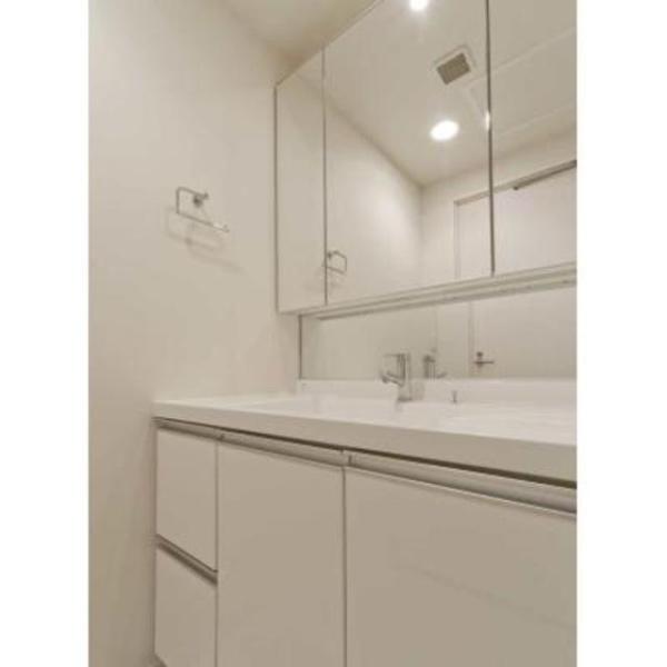 THETOKYOTOWERSMIDTOWER