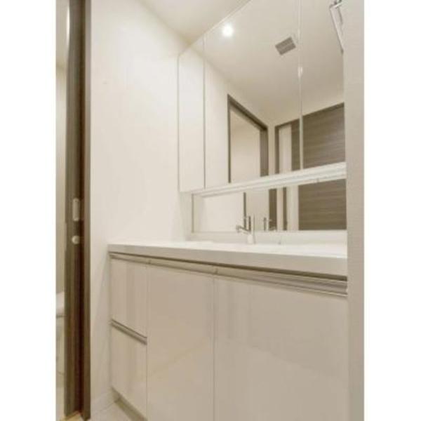 THETOKYOTOWERSMIDTOWER