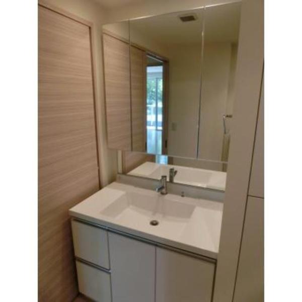 THETOKYOTOWERSMIDTOWER