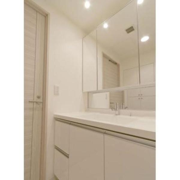 THETOKYOTOWERSMIDTOWER