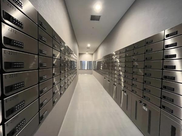 白金ザ・スカイEast