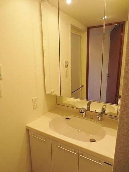 世田谷区下馬１丁目のマンション