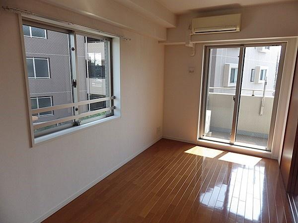 世田谷区下馬１丁目のマンション