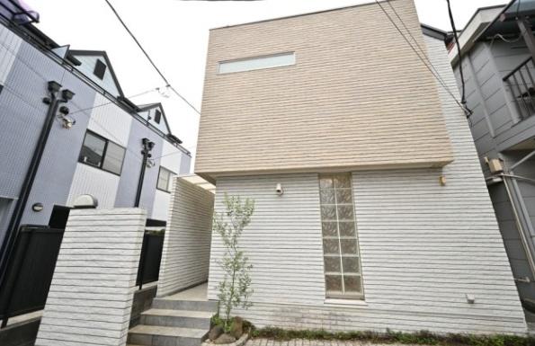 新宿7丁目戸建て