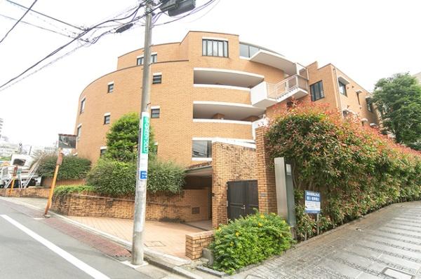 渋谷区神宮前３丁目のマンション