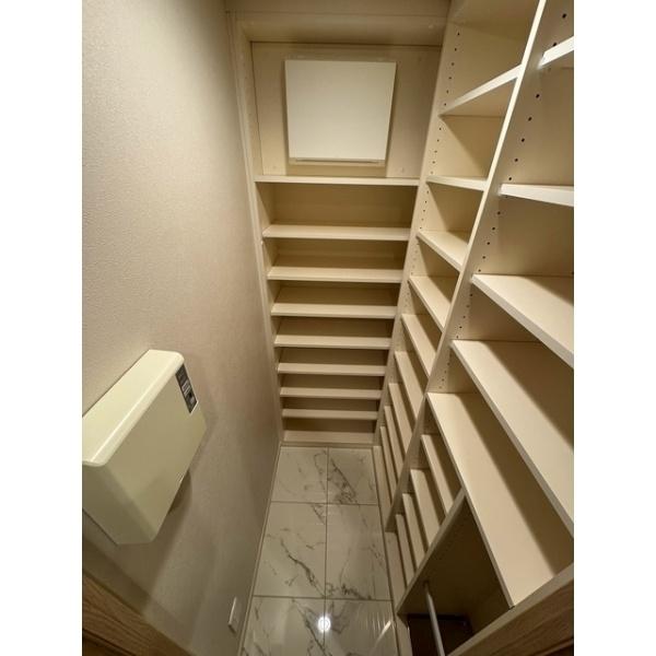 千代田区麹町３丁目のマンション