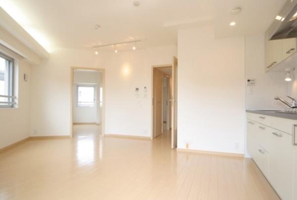 世田谷区三軒茶屋１丁目のマンション