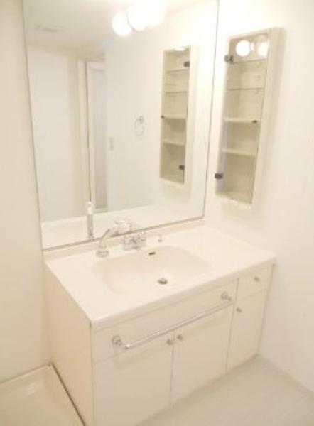 世田谷区三軒茶屋２丁目のマンション