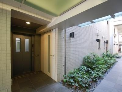 新宿区市谷薬王寺町のマンション