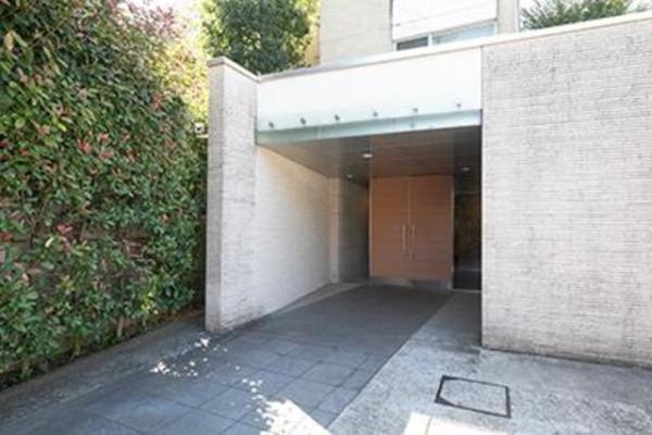 渋谷区神宮前３丁目のマンション