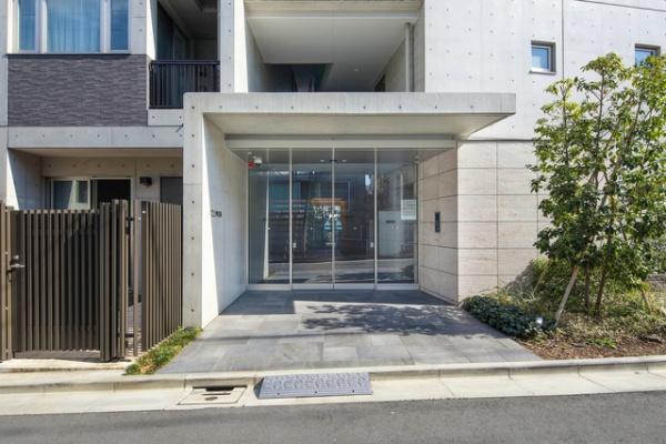 渋谷区神宮前３丁目のマンション