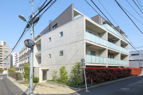 渋谷区神宮前３丁目のマンション