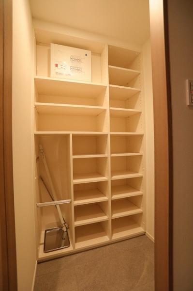 新宿区市谷田町２丁目のマンション