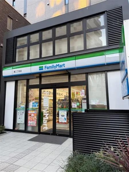 中央区湊３丁目のマンション(ファミリーマート湊二丁目店)