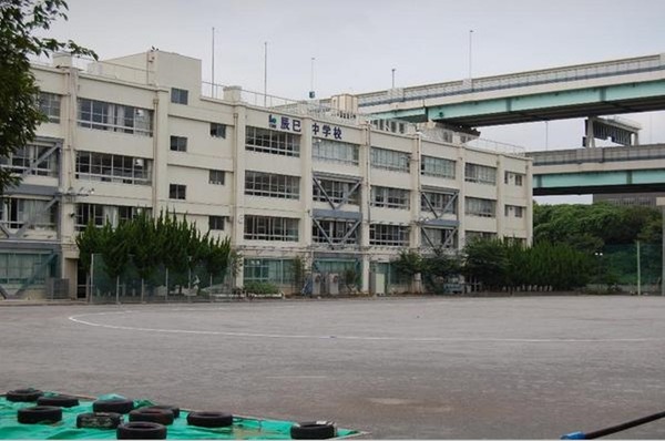 中央区佃１丁目のマンション(江東区立辰巳中学校)