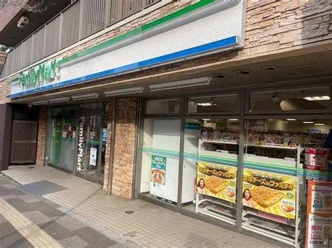 港区高輪１丁目のアパート(ファミリーマート高輪一丁目店)