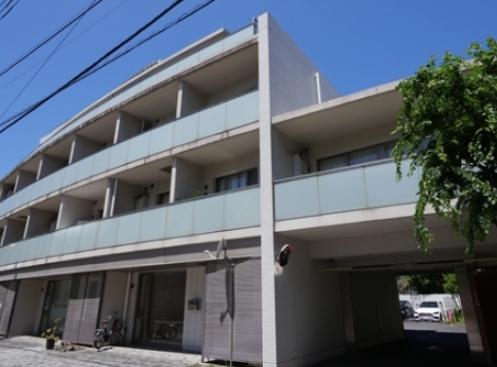 渋谷区神宮前３丁目のマンション