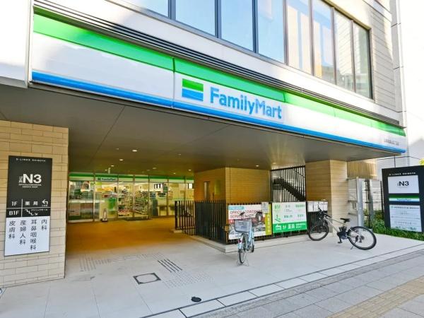 目黒区青葉台３丁目のマンション(ファミリーマート目黒青葉台四丁目店)