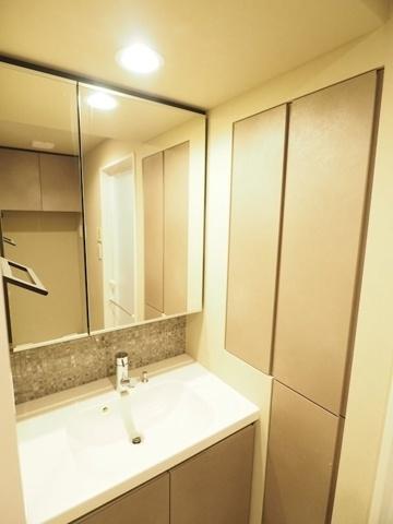 中央区日本橋本町４丁目のマンション
