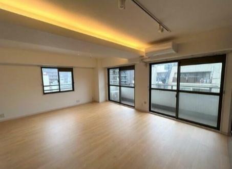 新宿区新宿１丁目のマンション