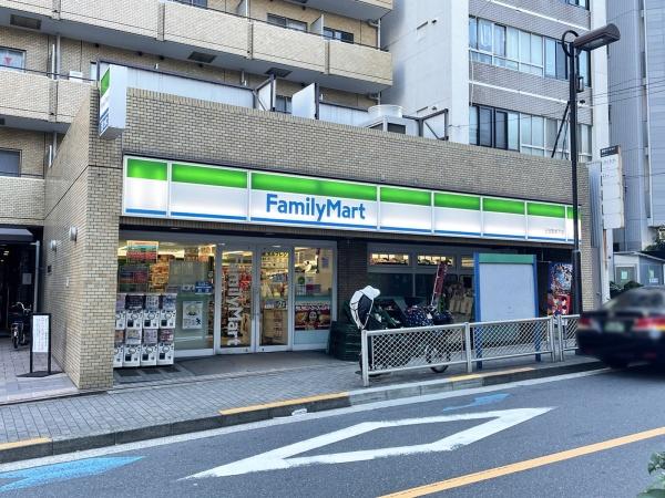港区三田３丁目のマンション(ファミリーマート三田聖坂下店)