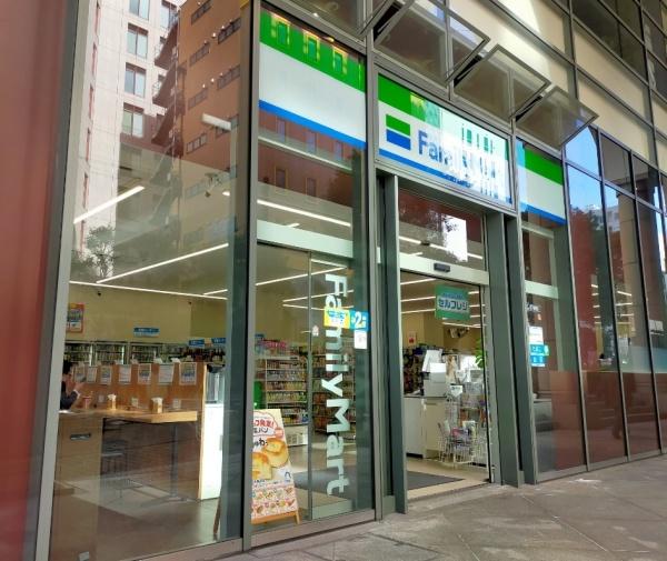 港区東新橋２丁目のマンション(ファミリーマート汐留イタリア街店)
