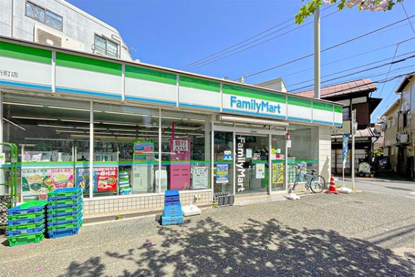 世田谷区新町３丁目のマンション(ファミリーマート世田谷新町三丁目店)