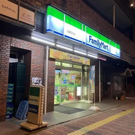 新宿区東五軒町のマンション(ファミリーマート伝通院前店)
