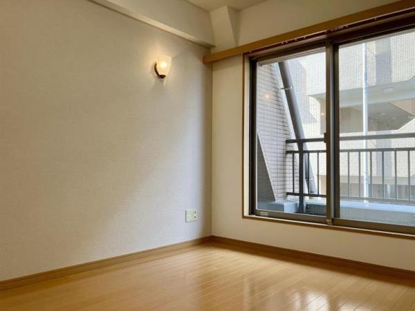 新宿区東五軒町のマンション