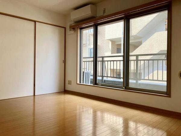 新宿区東五軒町のマンション