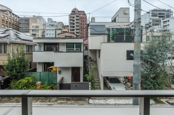 新宿区大京町のアパート