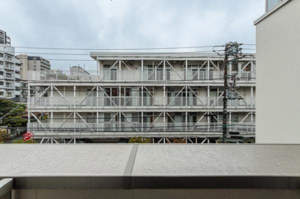 新宿区大京町のアパート