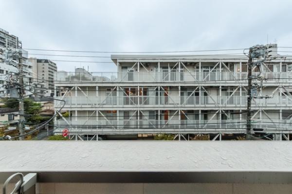 新宿区大京町のアパート
