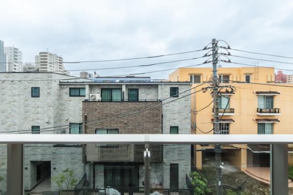 新宿区大京町のアパート