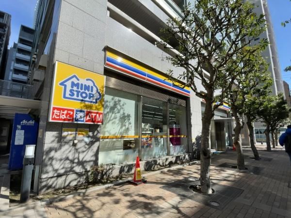 新宿区大京町のアパート(ミニストップ新宿花園通り店)