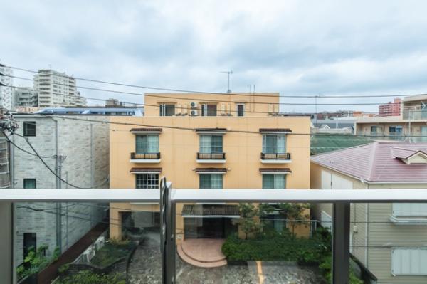 新宿区大京町のアパート