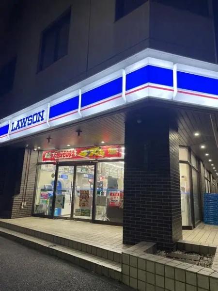 新宿区大京町のアパート(ローソン新宿一丁目店)