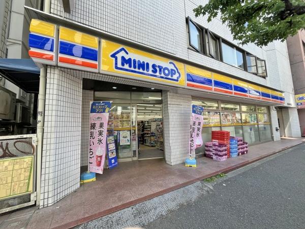 千代田区神田猿楽町１丁目のマンション(ミニストップ神田神保町1丁目店)