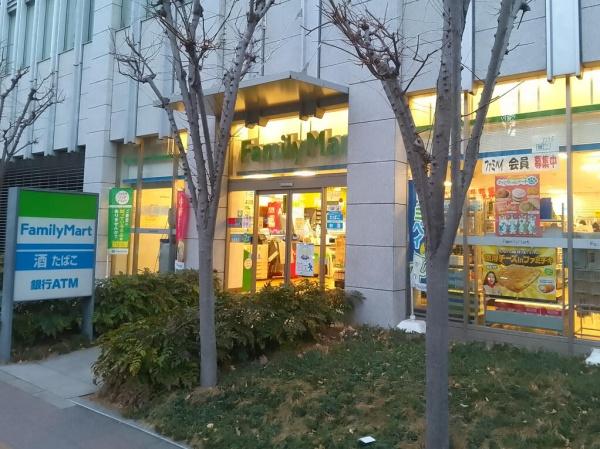 港区三田３丁目のマンション(ファミリーマート田町第一京浜店)