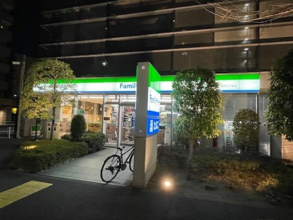 港区芝浦２丁目のマンション(ファミリーマート海岸三丁目店)