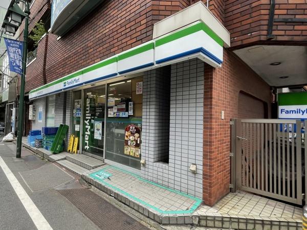 目黒区上目黒３丁目のマンション(ファミリーマート中目黒駅西口店)