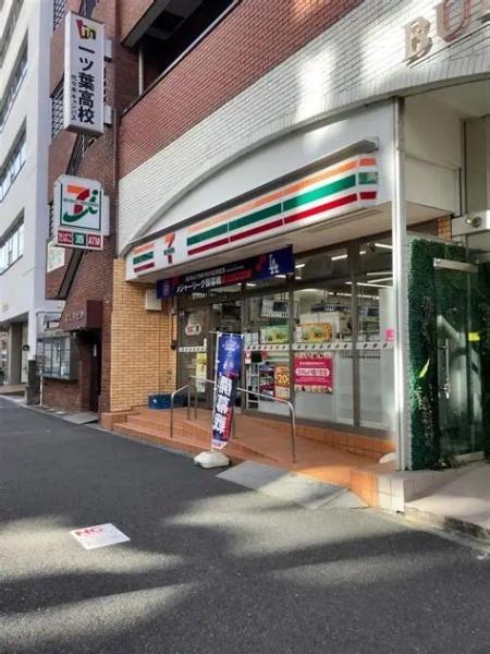 渋谷区代々木１丁目のマンション(セブンイレブン代々木駅北口店)